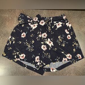 Torrid 5 Inch Pull-On Stretch Crepe Mid-Rise Tie-Front Short